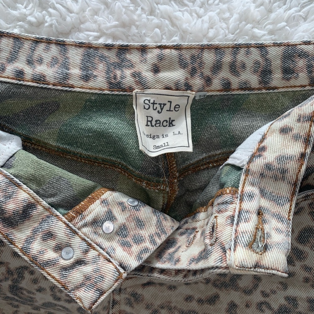 VICI LEOPARD DISTRESSED JEANS - Picture 2 of 5